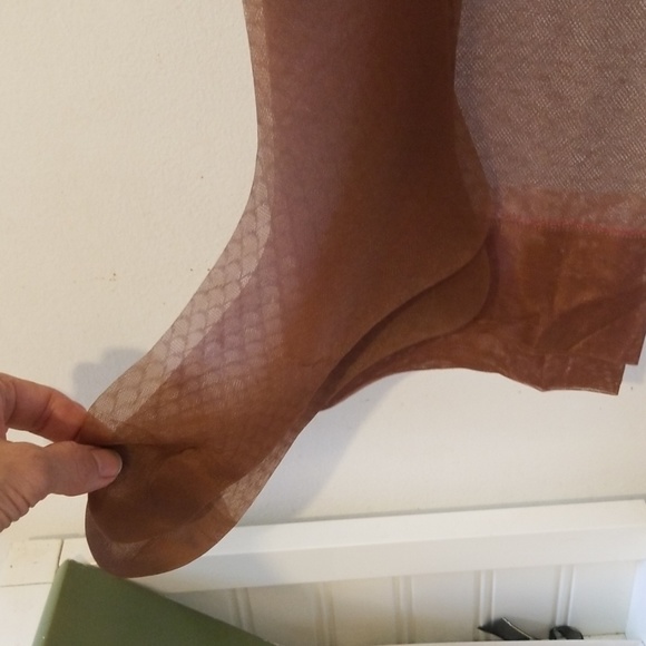 Sheer vintage stockings - Picture 5 of 6